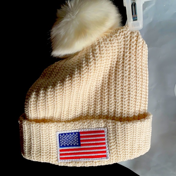 Melon Natural Pom Beanie 
